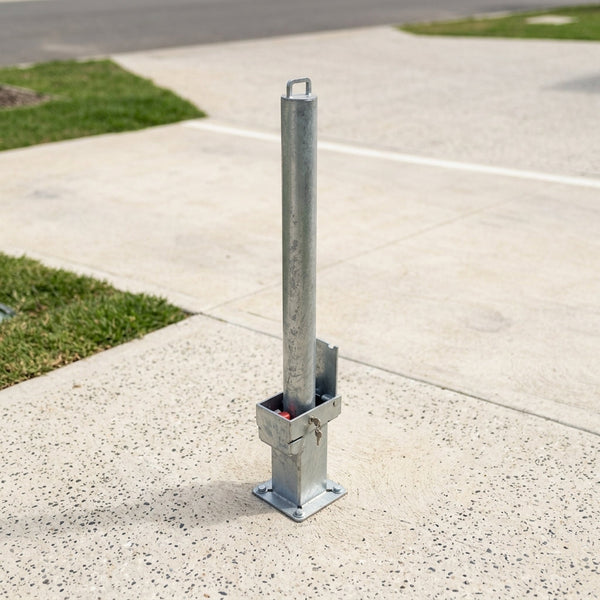 745mm removable bollard with integral lock – galvanised steel