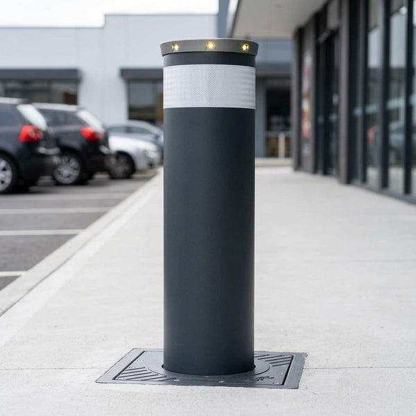 800 × 275mm fixed bollard with LED crown, 667kJ resistance